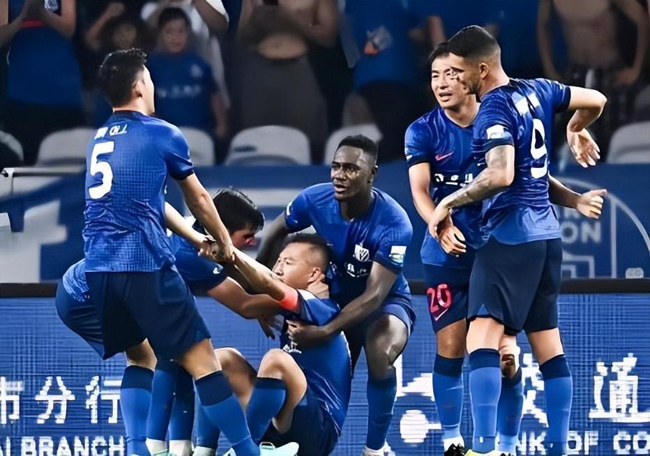 开云体育下载-意外！阿玛杜和阿苏埃未来仍能代表申花踢亚冠？引发球迷热议