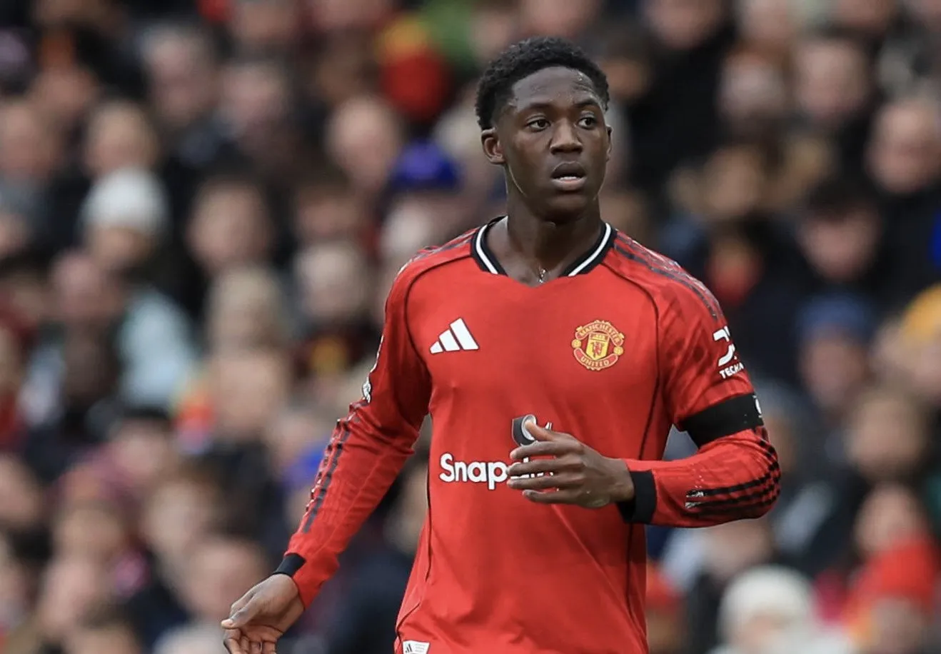 开云官网-跟队：梅努续约谈判拖延很久，他在曼联的长期未来依然存疑