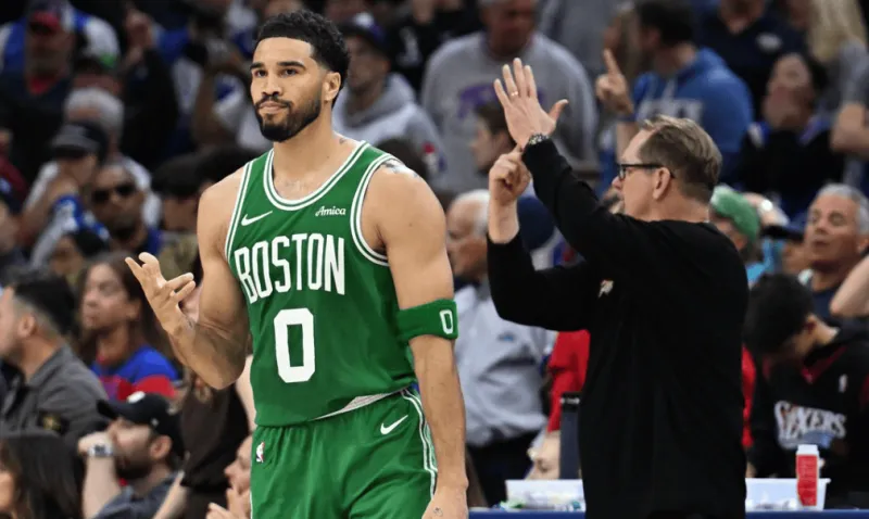 开云体育下载-塔图姆近4战场均37分钟，贡献24.8+9.3+8.5，投篮49.3%