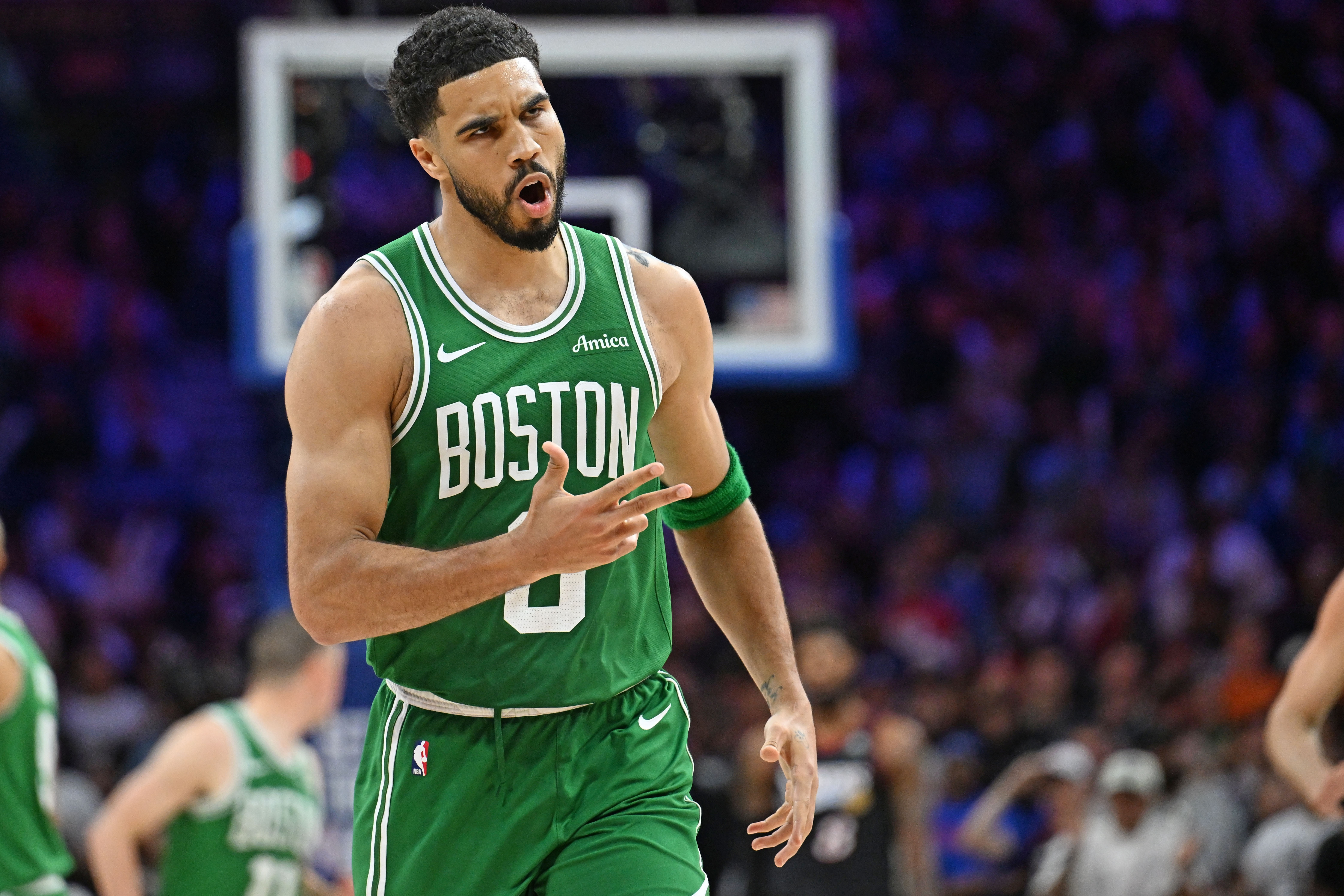 开云官网-超巨表现！塔图姆全场16中8得到30分7板11助 季后赛总得分平威少